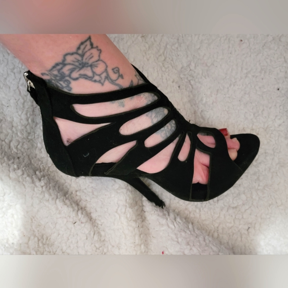 Giuseppe Zanotti cut out Black heels. Classic and beautiful Size 5.5